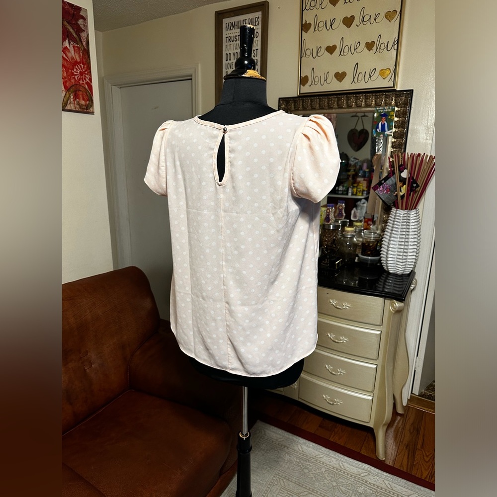 APRIL WOMENS BEAUTIFUL 😍 PINK AND WHITE DOTS TOP SIZE M IN EXCELLENT CONDITION - Picture 4 of 9